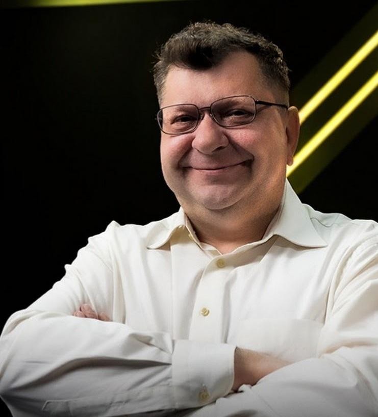 Dokumenty prawne i dane finansowe symbolizujące kontrowersje wokół działań Zbigniewa Stonogi.