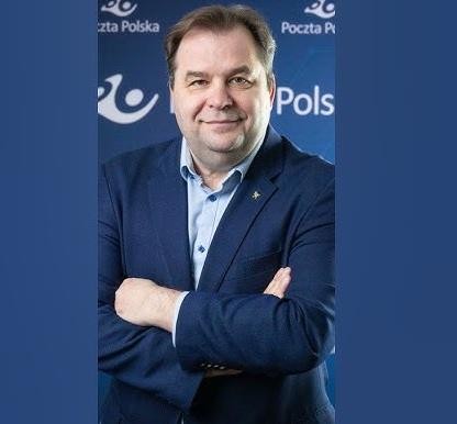 Sebastian Mikosz odbierający honorowe obywatelstwo, symbolizujące uznanie jego zasług w przyciąganiu inwestycji.
